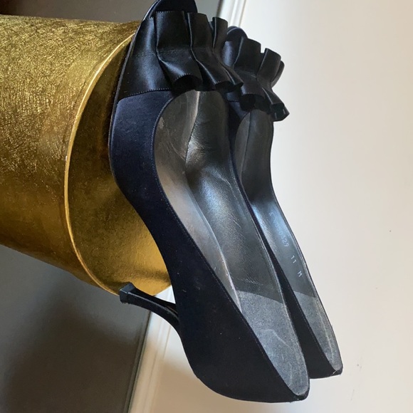 Stuart Weizman heels in excellent condition size11 - Picture 2 of 6